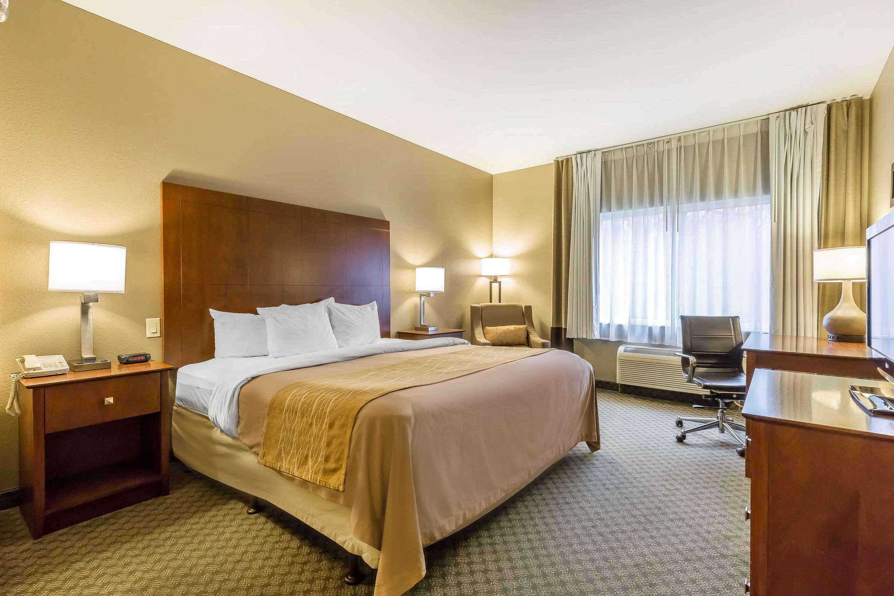 Comfort Inn & Suites East Moline Near I-80 Екстер'єр фото