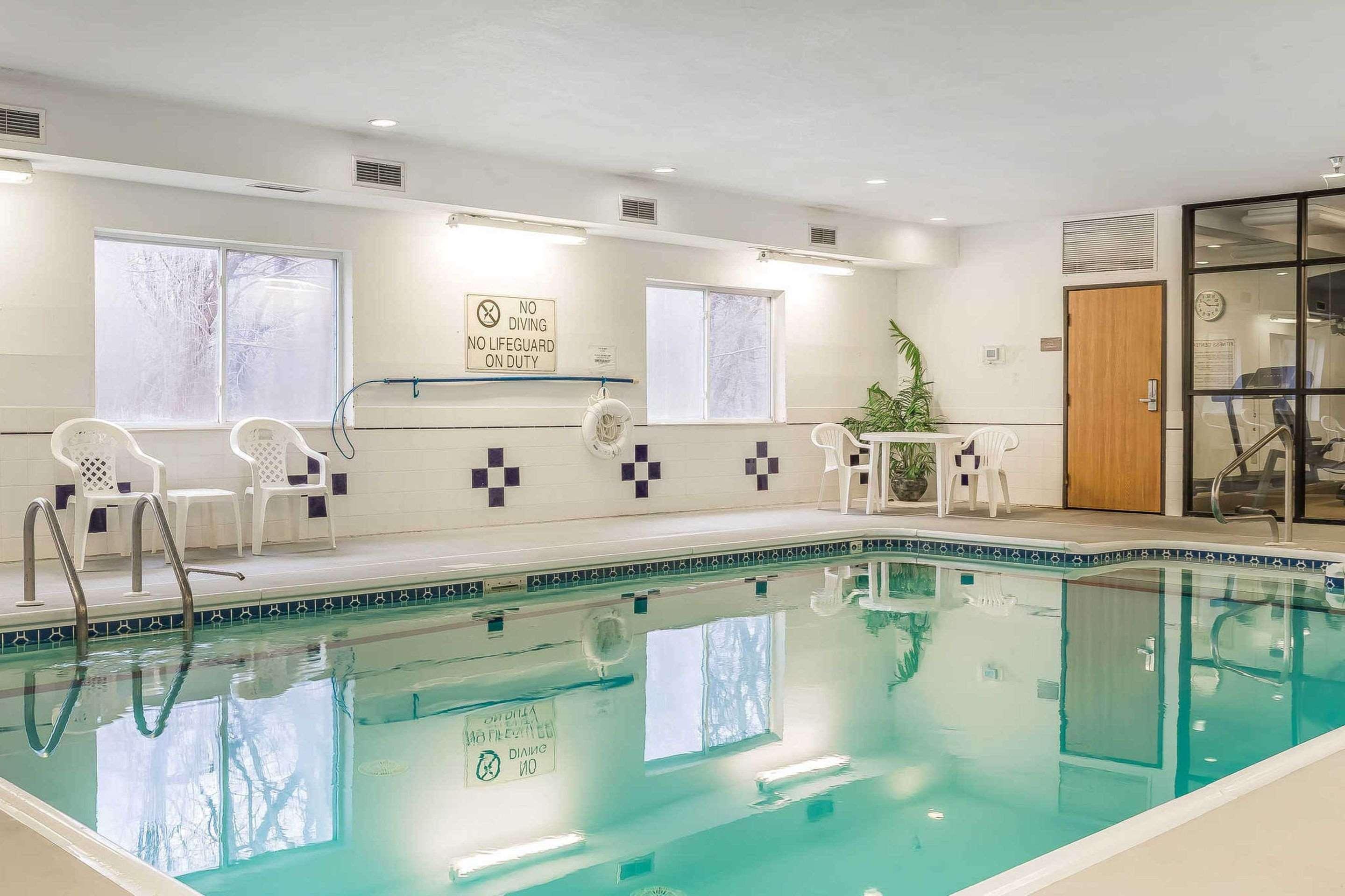 Comfort Inn & Suites East Moline Near I-80 Екстер'єр фото